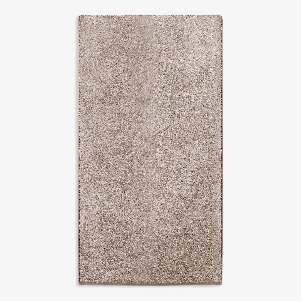 Dywan taupe CLEVER 80x150 cm wykonany z przędzy polipropylenowej.