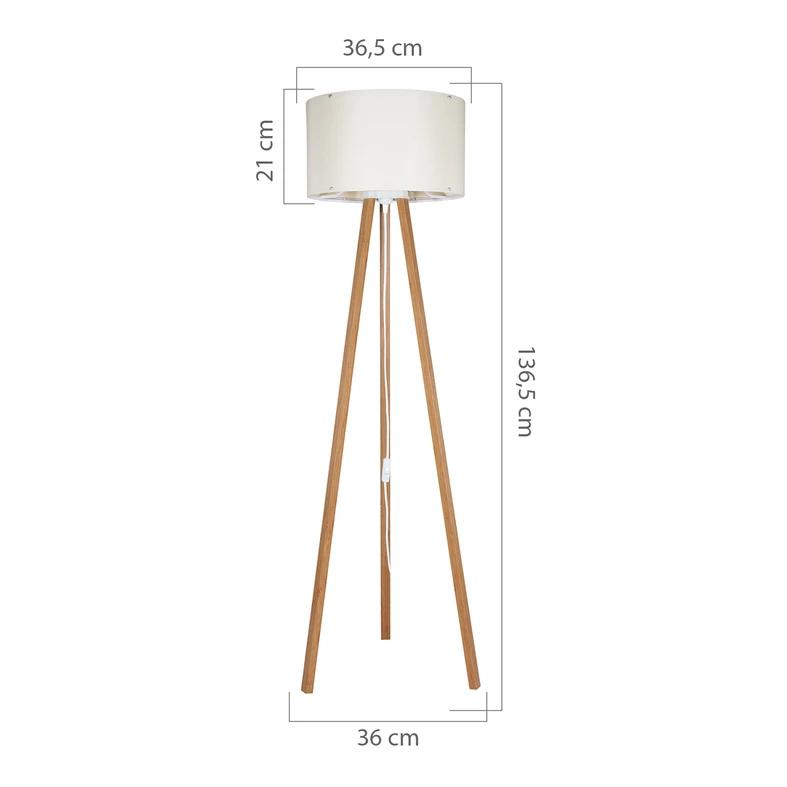 Lampa podłogowa PIKO łączy najlepsze cechy tradycyjnego i nowoczesnego stylu. Stanowi klimatyczne oświetlenie wnętrza, jest niezastąpiona w jasnych aranżacjach, utrzymanych w kolorystyce beżu, kremu i bieli.