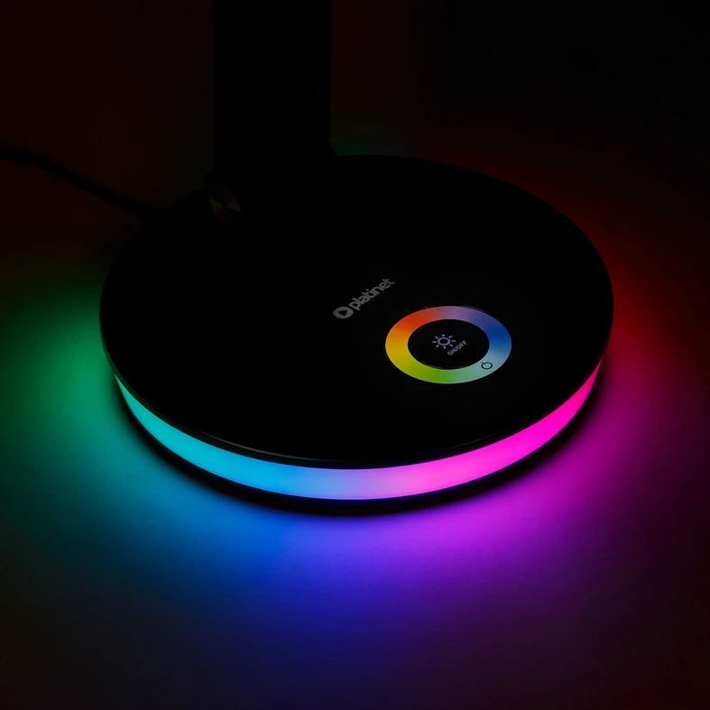 Funkcja lampki nocnej - podświetlana podstawa RGB idealnie nadaje się do tego celu.